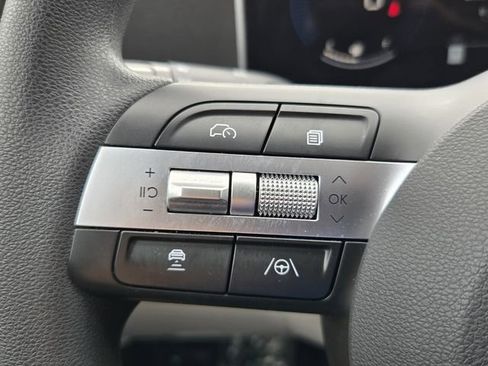 Used 2025 Hyundai Tucson SE image 25