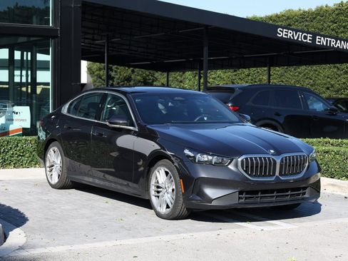 Used 2025 BMW 530i xDrive 530i xDrive image 2