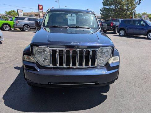 Used 2011 Jeep Liberty Limited w/ Comfort/Convenience Group AWD/4WD image 2