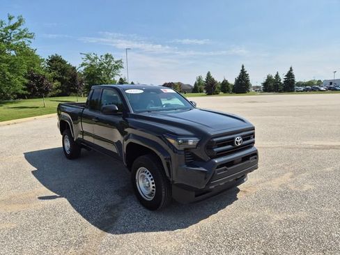 Used 2025 Toyota Tacoma SR AWD/4WD image 3