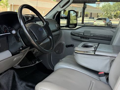 Used 2006 Ford F450 2WD Regular Cab Super Duty image 9