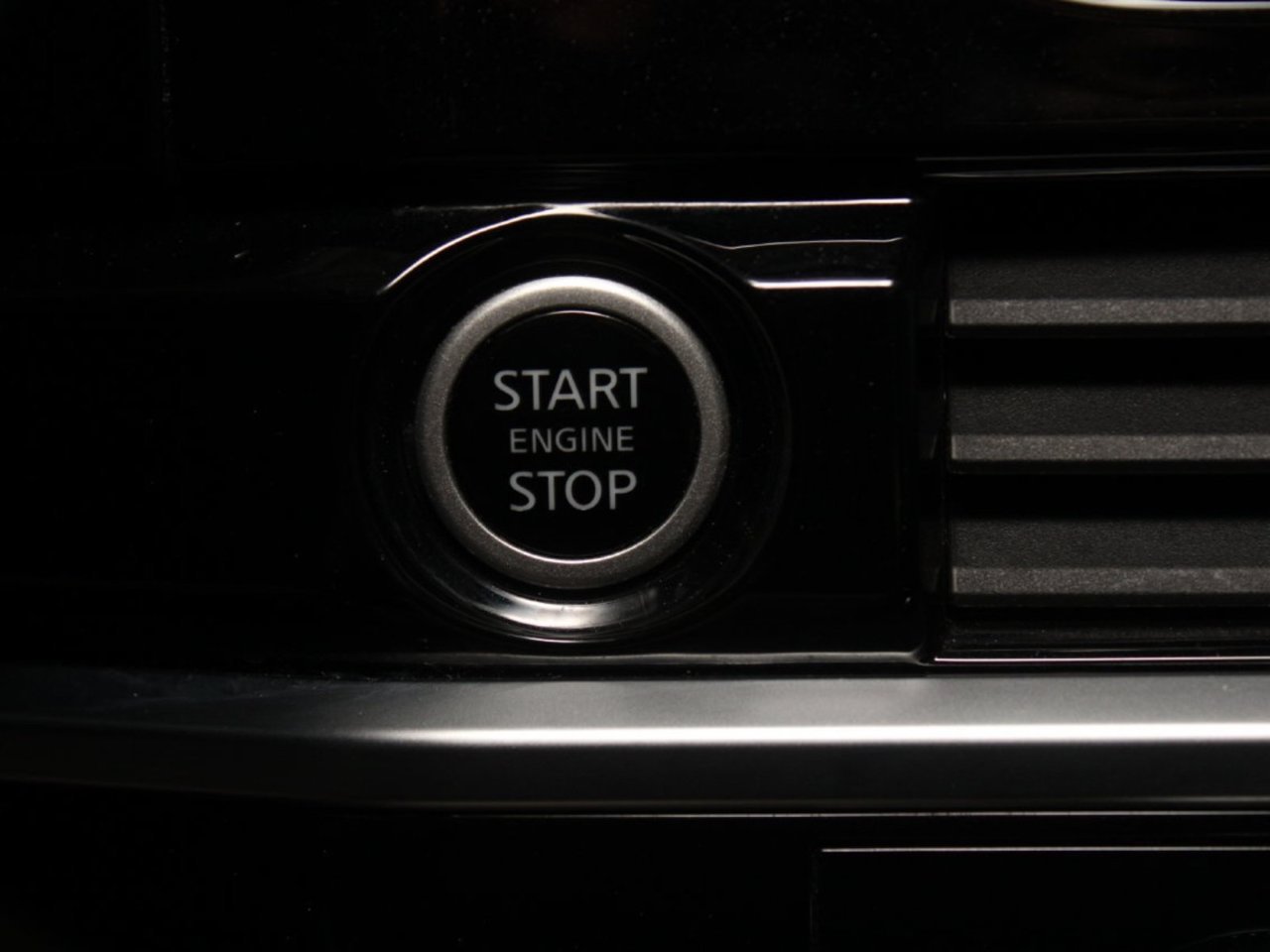 Used 2024 Nissan Pathfinder SV FWD image 22