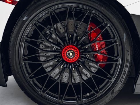 Used 2018 Lamborghini Aventador S AWD/4WD image 28
