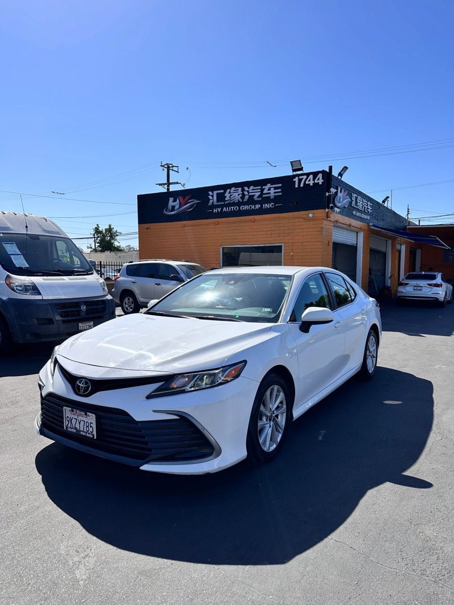 Used 2022 Toyota Camry LE FWD image 3