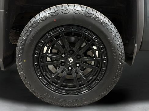 Used 2018 GMC Sierra 1500 SLT AWD/4WD image 25