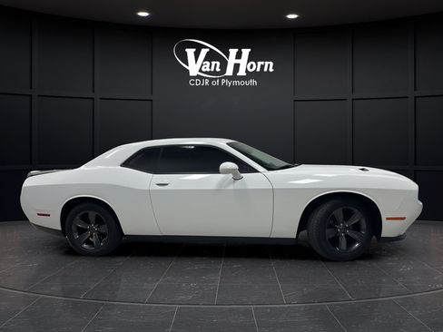 Used 2019 Dodge Challenger SXT RWD image 8