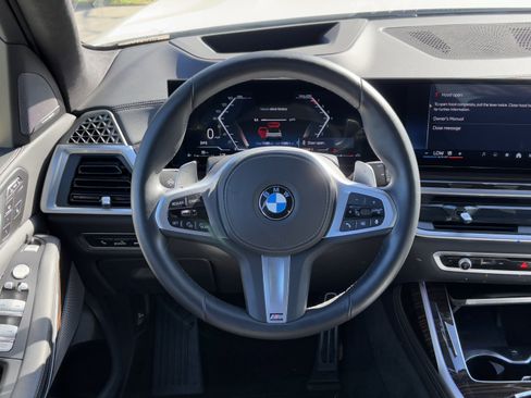 Certified 2025 BMW X7 xDrive40i w/ M Sport Package image 18