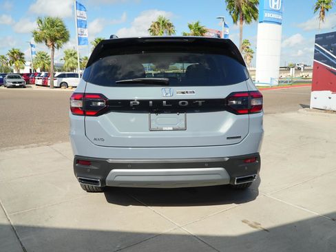 New 2025 Honda Pilot Touring image 7