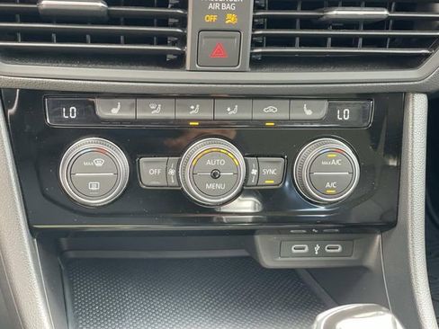Used 2023 Volkswagen Jetta SE FWD image 15