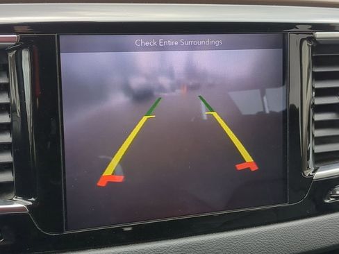 Used 2018 Chrysler Pacifica Touring-L Plus image 32