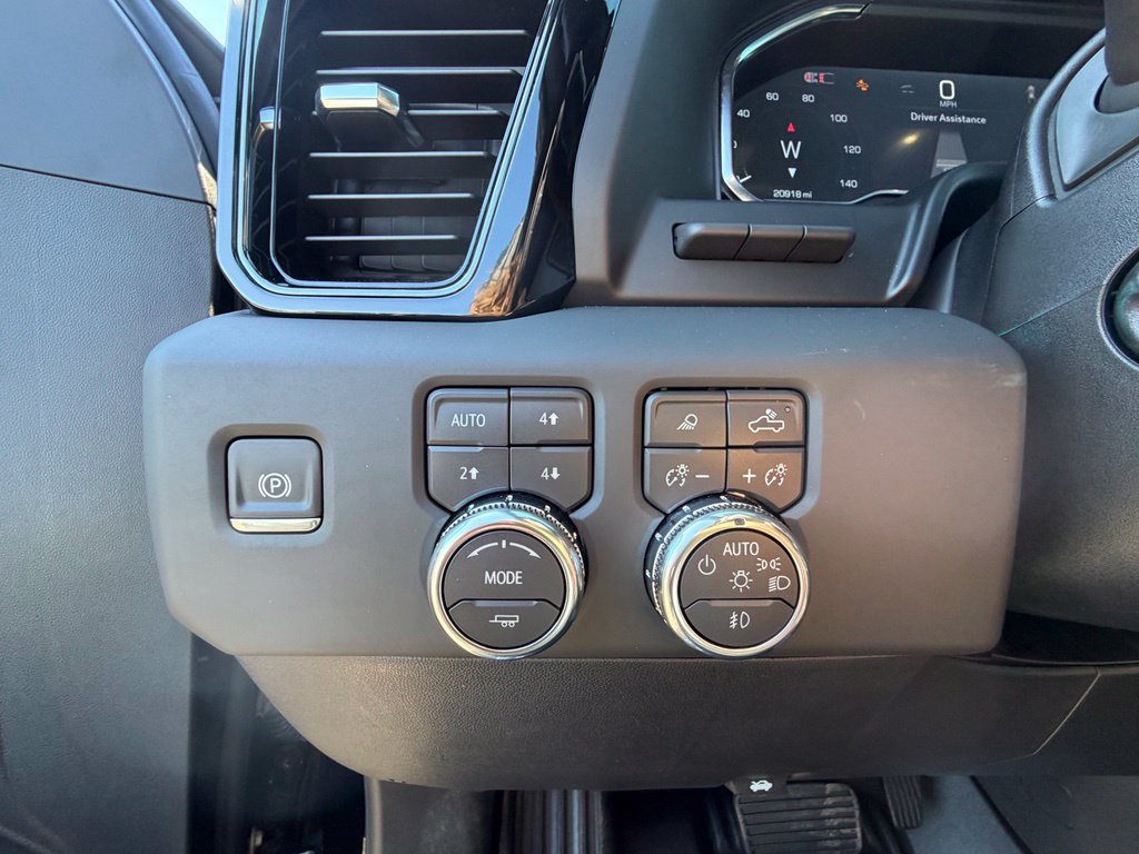 Used 2025 GMC Sierra 1500 AT4 w/ Technology Package AWD/4WD image 4