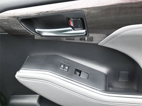 Used 2023 Toyota Highlander Limited image 5