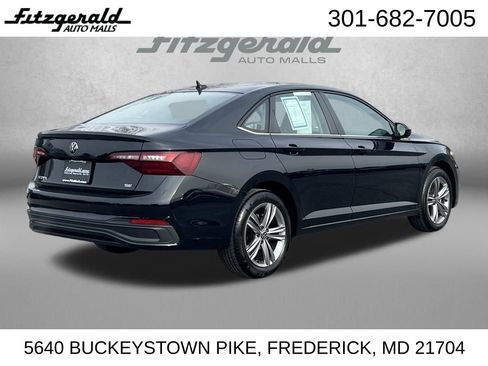 Used 2024 Volkswagen Jetta SE image 7