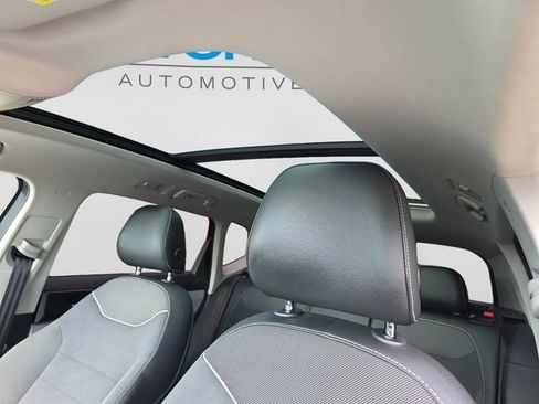 Certified 2023 Volkswagen Taos SE FWD image 12