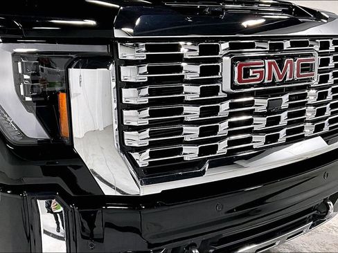 Used 2025 GMC Sierra 3500 Denali w/ Denali Reserve Package image 38
