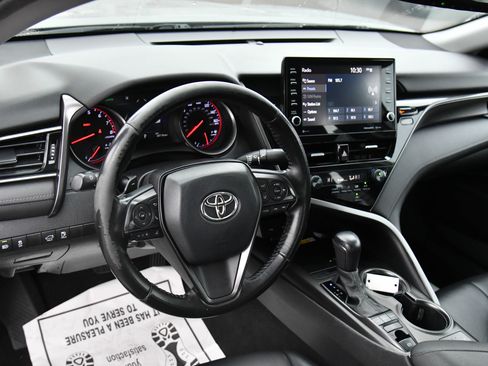 Used 2022 Toyota Camry XSE image 16