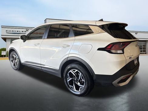 Used 2024 Kia Sportage LX image 3