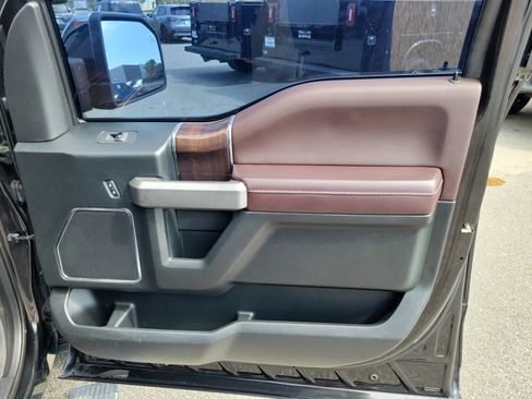 Used 2015 Ford F150 Platinum w/ Equipment Group 701A Luxury image 29