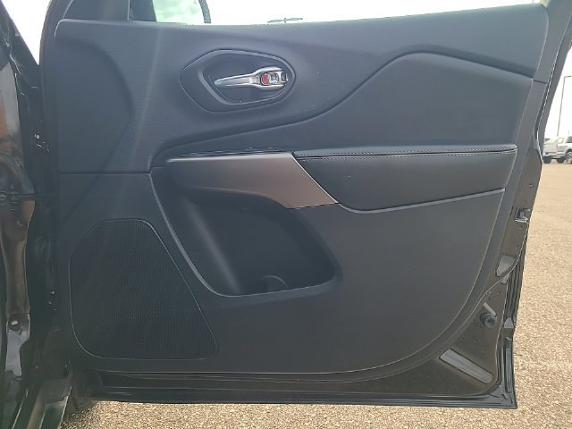 Used 2019 Jeep Cherokee Limited FWD image 26