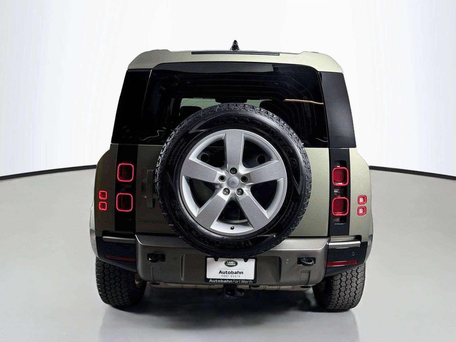 Certified 2025 Land Rover Defender 110 X-Dynamic SE AWD/4WD image 6