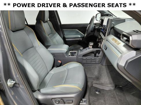 Used 2025 Toyota 4Runner Trailhunter image 18