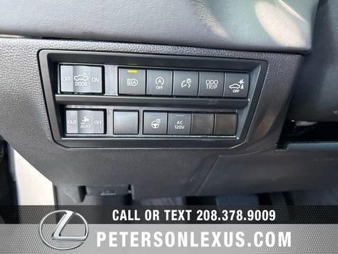 Used 2024 Toyota Tundra Platinum AWD/4WD image 18