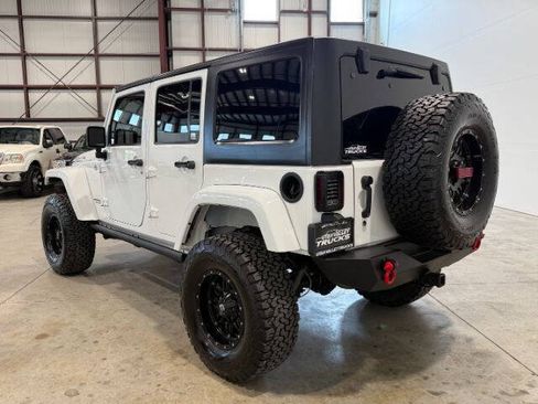 Used 2015 Jeep Wrangler Unlimited Rubicon w/ Connectivity Group AWD/4WD image 10