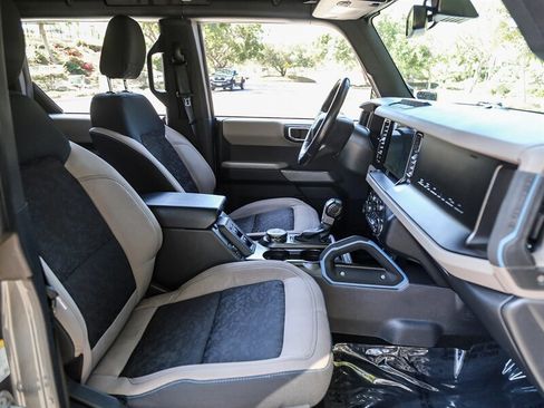 Used 2021 Ford Bronco Wildtrak image 28