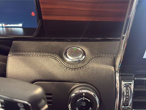 Used 2019 Lincoln Navigator L Reserve AWD/4WD image 24