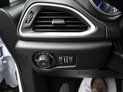 New 2026 Chrysler Pacifica Select image 9