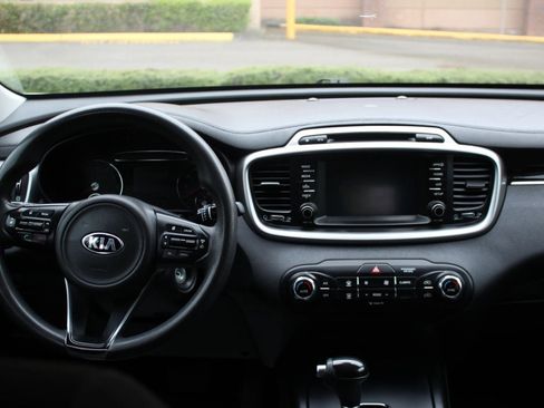 Used 2018 Kia Sorento FWD image 18