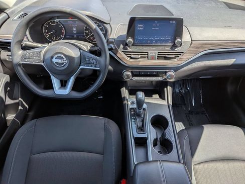 Used 2025 Nissan Altima 2.5 SV FWD image 24