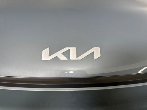 Used 2024 Kia EV9 Wind image 9
