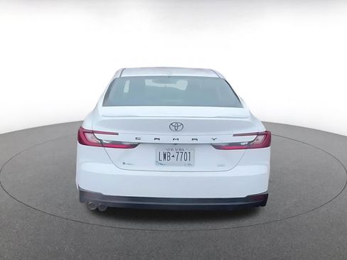 Used 2025 Toyota Camry SE image 12