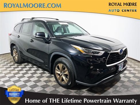 Certified 2023 Toyota Highlander Bronze Edition image 1