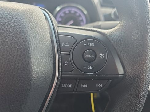 Used 2018 Toyota Camry LE image 20