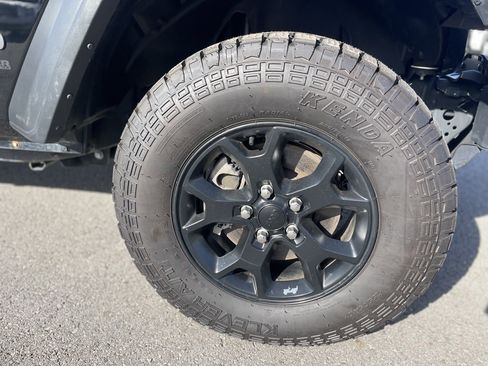 Used 2021 Jeep Wrangler Unlimited Sport image 32