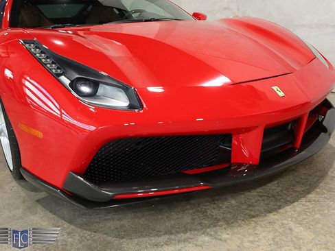 Used 2018 Ferrari 488 GTB RWD image 11