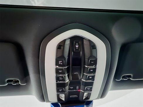 New 2026 Porsche Macan image 14