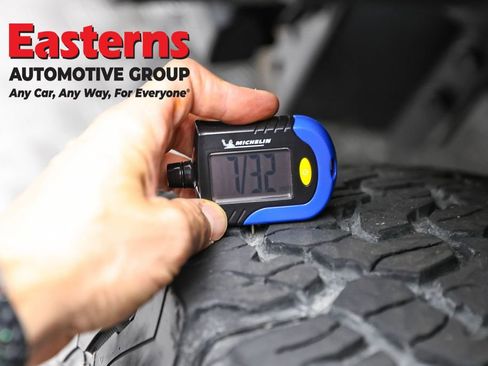 Used 2022 Jeep Wrangler Unlimited Rubicon 4xe AWD/4WD image 28