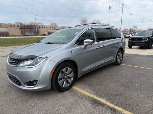Used 2019 Chrysler Pacifica Limited w/ Advanced Safetytec Group FWD image 33