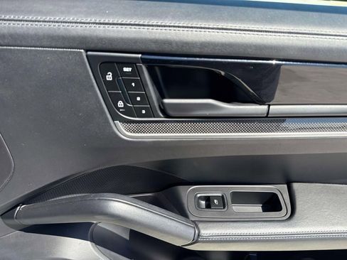 Certified 2024 Porsche Cayenne Coupe AWD/4WD image 20