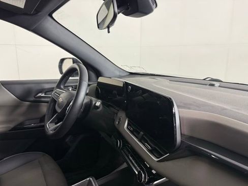 Used 2025 Chevrolet Equinox LT w/ Convenience Package II image 30