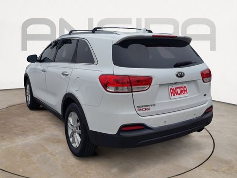 Used 2016 Kia Sorento LX w/ LX Convenience Package image 11