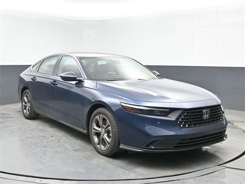 Used 2025 Honda Accord EX-L image 2