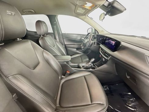 Certified 2024 Buick Encore GX Sport Touring FWD image 29