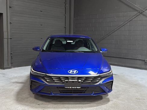 Used 2024 Hyundai Elantra SEL FWD image 2