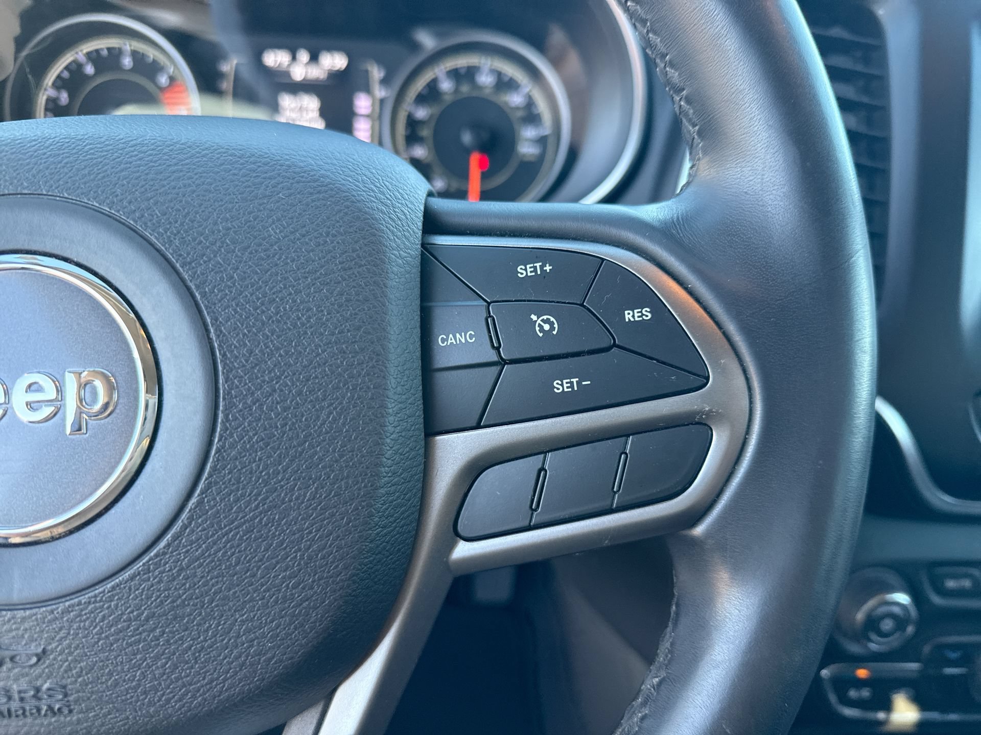 Used 2019 Jeep Cherokee Latitude Plus FWD image 16