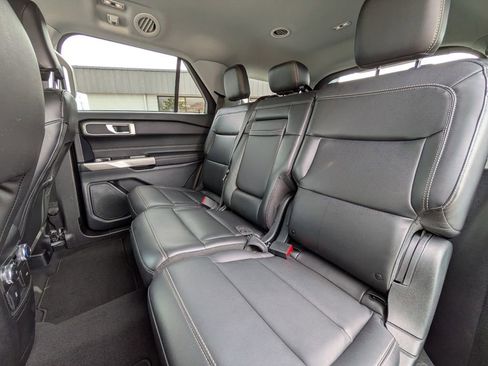 Certified 2022 Ford Explorer XLT w/ Equipment Group 202A image 15