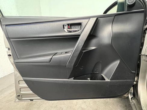 Used 2017 Toyota Corolla SE FWD image 7